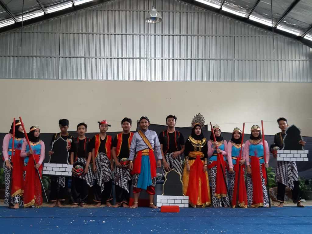 Praktek Seni dan Bahasa